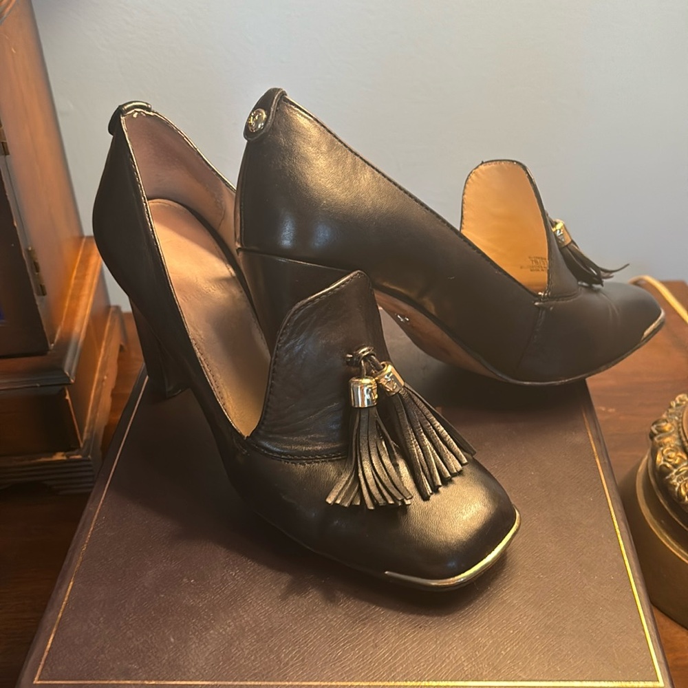 Vince Camuto black heels